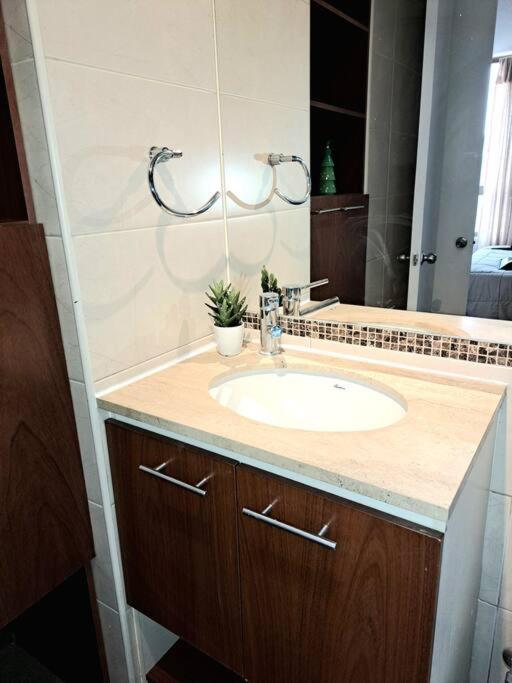 Apartamento Depto Metro Moneda Vista Torre Entel 2 Santiago de Chile